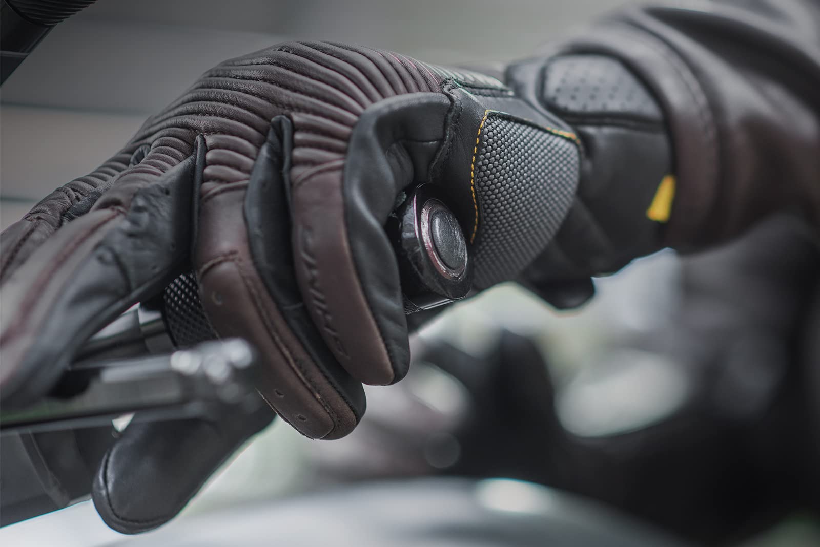 SHIMA Blake Gloves Motorcycle Gloves Men Leather Summer Biker Armoured Protectors Motorbike Perforated Ventilated Reinforced Motorsport Glove Street Motorbikes (Mens, Black, L) - Image 4